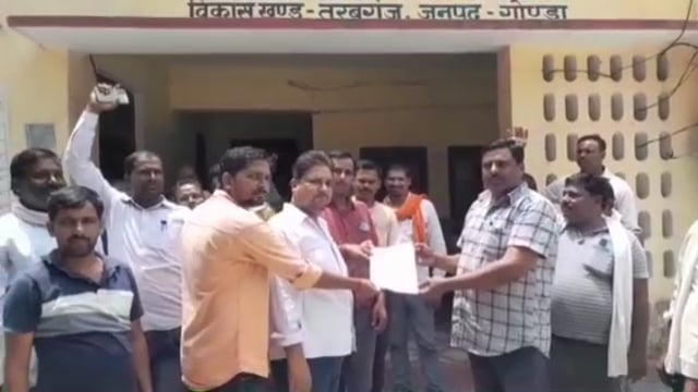 तरबगंज: प्रधान प्रतिनिधि के खिलाफ एकजुट हुए रोजगार सेवक संघ ने प्रदर्शन कर ज्ञापन सौंपा 