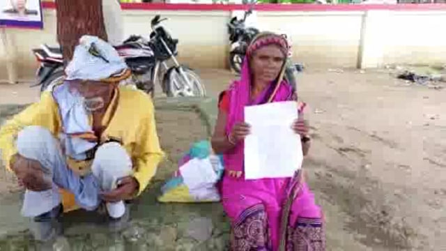 मकान में कब्जा करने की नियत से दरवाजा करने का आरोप