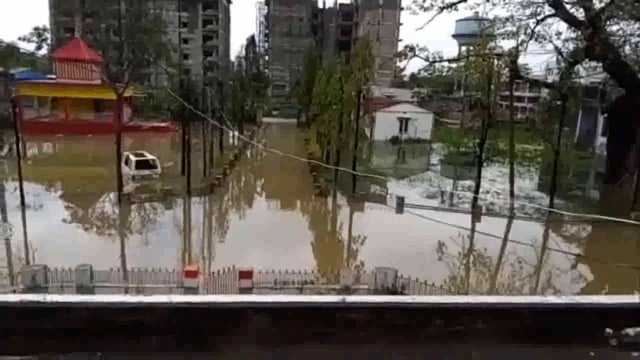 बारिश का कहर, झंझारपुर शहर बना दरिया, सड़क से लेकर अस्पताल तक सैलाब