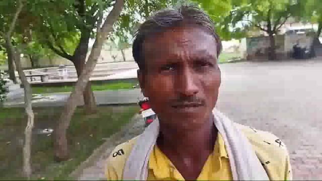 विकास खंड रामपुर संग्रामगढ़ मे अधिकारियों कर्मचारियों के समय पर कार्यालय नही आने पर आमजनमानस को लगाना पड़ता है चक्कर