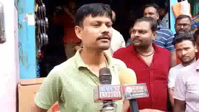 झांसी जिले के मोठ कस्बे के सरेराह दिनदहाड़े शातिर चोरों ने स्कूटी में रखें लाखों रुपए पर हाथ साफ कर दिया, 