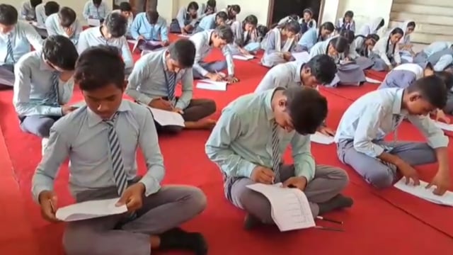 बौद्ध संग्रहालय पिपरहवा में बच्चों को सामान्य ज्ञान प्रतियोगिता का किया गया आयोजन।