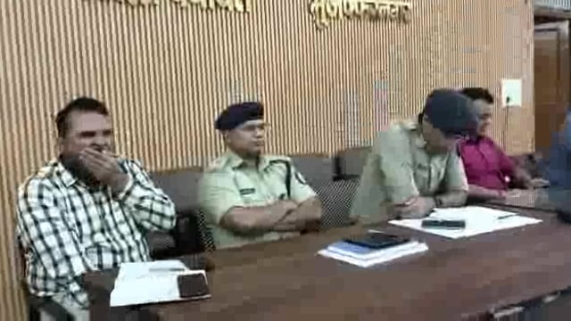 30 जुलाई से शुरू होने जा रहे मोहर्रम के संबंध में जिला पंचायत सभागार में जिलाधिकारी द्वारा धर्म गुरुओं के साथ की बैठक।