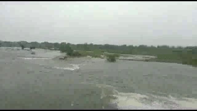 तिरु मध्यम प्रकल्पाचे आठ दरवाजे उघडले,नदीकाठच्या लोकांना सतर्कतेचा इशारा