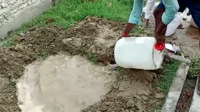 43 अभियोग में बरामद515 लीटर कच्ची शराब माने न्यायालय के आदेश के बाद पुलिस ने की नष्ट