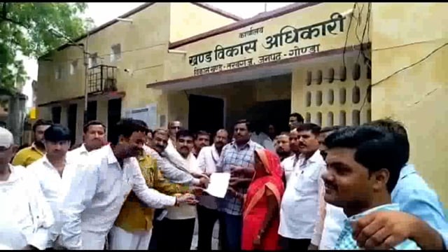 अपनी मांगों को लेकर ग्राम प्रधान संगठन विकासखंड मुख्यालय पर किया धरना प्रदर्शन।।