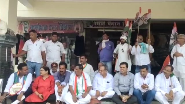 ईडी की जांच को लेकर कांग्रेसी कार्यकर्ताओं ने किया एक दिवसीय सत्याग्रह आंदोलन 