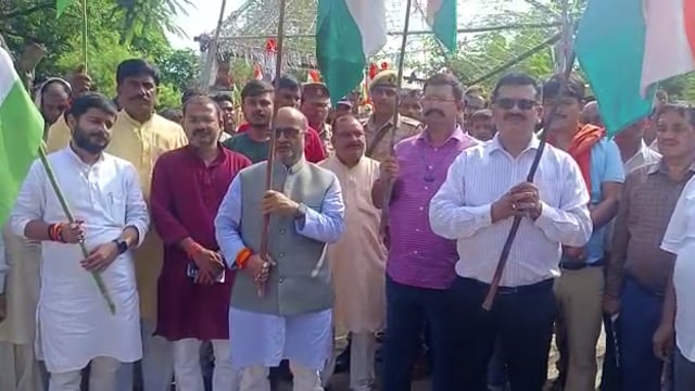 जनपद बहराइच के महसी तहसील क्षेत्र अंतर्गत बावड़ी स्थित करिया बाबा के आश्रम से रामलीला मैदान तक तिरंगा यात्रा निकाली गई