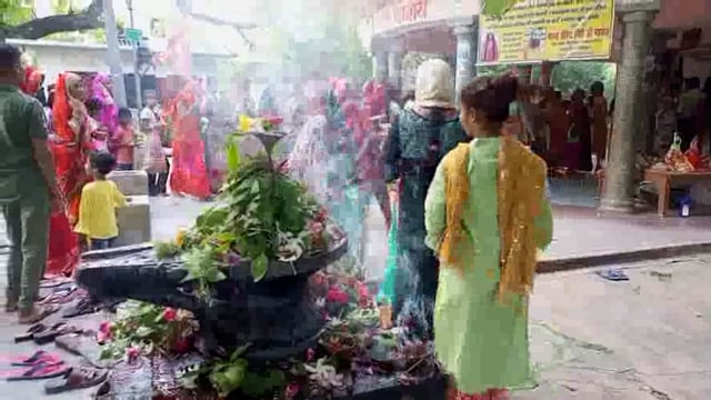 श्रावण मास की अमावस्या पर बाबा बैजनाथ धाम मंदिर परिसर में लगा मेला, भक्तो ने भोलेनाथ के किये दर्शन...