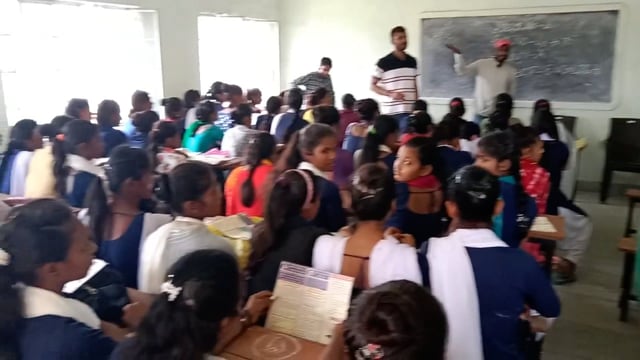 सैदपुर स्थित गर्ल्स हाई स्कूल में स्टूडेंट क्रेडिट कार्ड से संबंधित कैंप का आयोजन