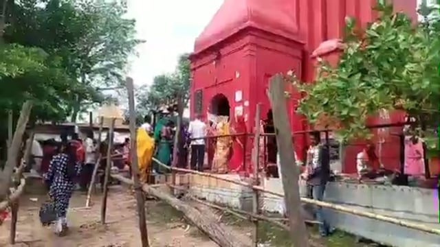 वजीरगंज: सावन माह के अमावस्या पर सिद्ध पीठ बालेश्वर नाथ मंदिर पर हजारों की संख्या में श्रद्धालुओं ने किया जलाभिषेक