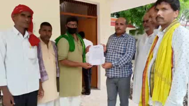 चुनार मिर्ज़ापुर: बरसात के मौसम में पाइप डालने के लिए खोदे गए गड्ढों से हो रही दुर्घटनाएं