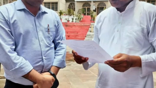 बढ़ती महंगाई को लेकर आप नेताओं ने एसडीएम के माध्यम से राष्ट्रपति को सौंपा ज्ञापन ।