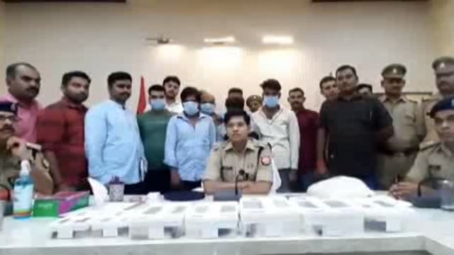 सीतापुर में पाँच अंतर्जनपदीय शातिर लुटेरे पुलिस मुठभेड़ में हुए गिरफ्तार, लूट की घटनाओं का सफल अनावरण ।