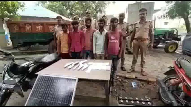 लखीमपुर खीरी (यूपी) अंतर्जनपदीय लूट करने वाला गिरोह गिरफ्तार; लूट के ट्रेक्टर–ट्राली, मोटरसाइकिल आदि सामान बरामद कर 05 अ