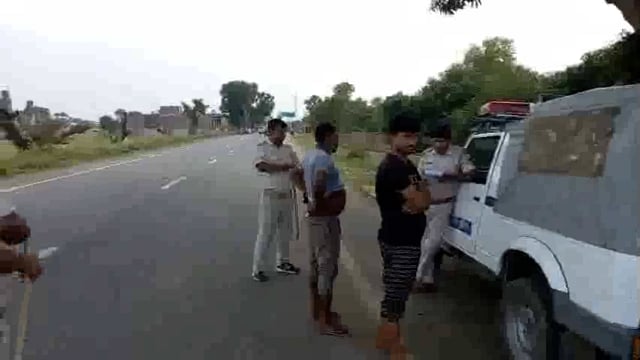 कुर्मा बाजार के समीप पुलिस ने वाहनों का सघन चेकिंग अभियान चलाकर वसूला 3000 जुर्माना