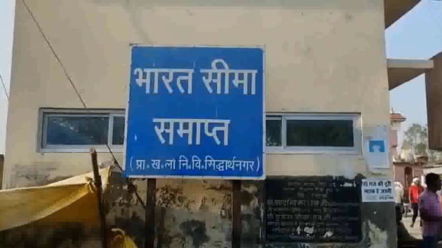 अपराध एंव अपराधियों पर अंकुश लगाने को लेकर अलिगढ़वा कस्बे में पैदल मार्च 
