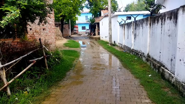 सलोन/रायबरेली- विकास खंड सलोन के रेवहारा गाँव में जलभराव की समस्या से परेसान है ग्रामीण। 