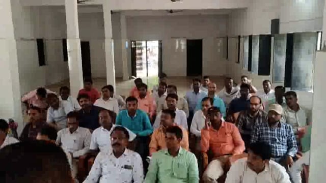 संदलजोत में प्रधान प्रतिनिधि द्वारा रोजगार सेवक के साथ बदसलूकी रोजगार सेवकों ने खुनियांव ब्लॉक में की गई बैठक