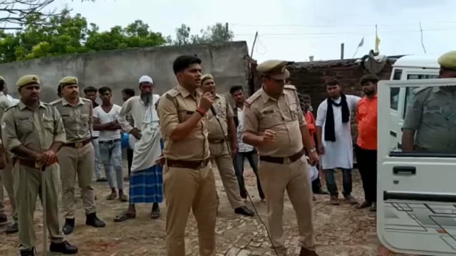 रायबरेली- सलोन पुलिस ने टॉप टेन अपराधी नफीस घोसी की 60 लाख की संपत्ति कुर्क की।अभियुक के खिलाफ एक दर्जन मुकदमा है पंजी०