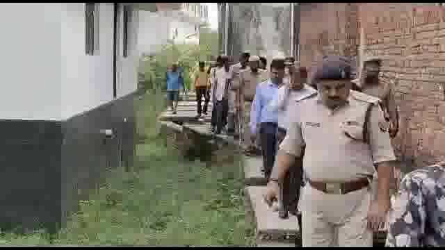 मुख्तार अंसारी के करीबी वाह आईएएस 191 के सरगना के पिराती 83 लाख की संपत्ति प्रशासन ने की कुर्क