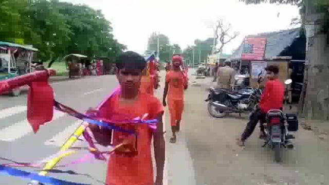 सीतापुर के थाना तंबौर क्षेत्र में हजारों की संख्या में गोला गोकरणनाथ रवाना हुए कांवड़िया ,चप्पे चप्पे पर पुलिस का पहरा 