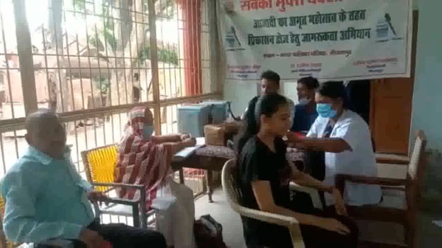 नगर पालिका कार्यालय के परिसर में कैंप लगाकर लोगो का किया गया टीकाकरण