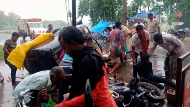 निसुन्दरा पूल समीप ऑटो और बाइक के भिड़ंत में दो महिला समेत कुल नो लोग जख्मी 



