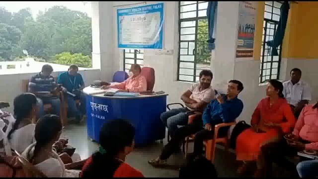 समुदायिक स्वास्थ्य केंद्र फलका में एएनएम एवं आशा फैसिलिटेटर के साथ सप्ताहिक बैठक का आयोजन किया गया