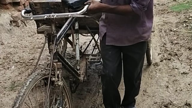 प्रतापगढ़ जिले के बिहार ब्लाक के करमाजीत पट्टी के शिवगढ़ गांव में कीचड़ से आना जाना हुआ दूभर जिम्मेदार मौन