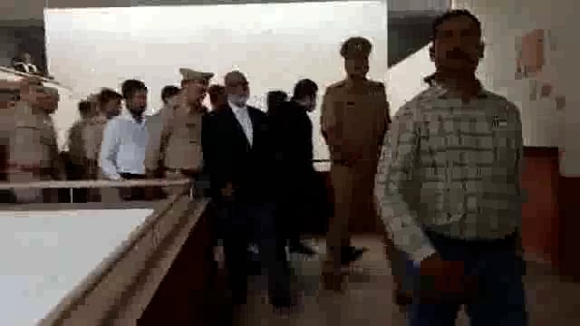 बड़ी खबर। माफिया अतीक अहमद के बेटे 50 हजार के इनामी अली अहमद ने जिला न्यायालय में किया सरेंडर