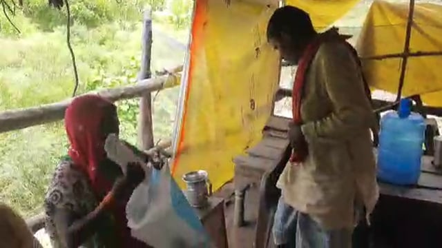 नवाबगंज सामुदायिक स्वास्थ्य केंद्र पर दलालों का बोलबाला गुमराह कर ठग रहे मरीज