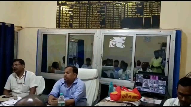 मतदाता सूची को प्रमाणीकरण को लेकर सिरदला प्रखंड कार्यालय में किया गया कार्यशाला का आयोजन