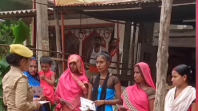 वजीरगंज के चन्दापुर में पुलिस ने मिशनशक्ति अभियान केतहत जागरूकता अभियान चलाया 