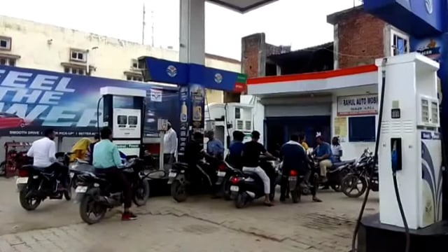 पेट्रोल डीजल पर वैट कम करने से नहीं घटेगी मंगाई जनसंख्या नियंत्रण पर सरकार दे ध्यान तब घटेगी मंगाई