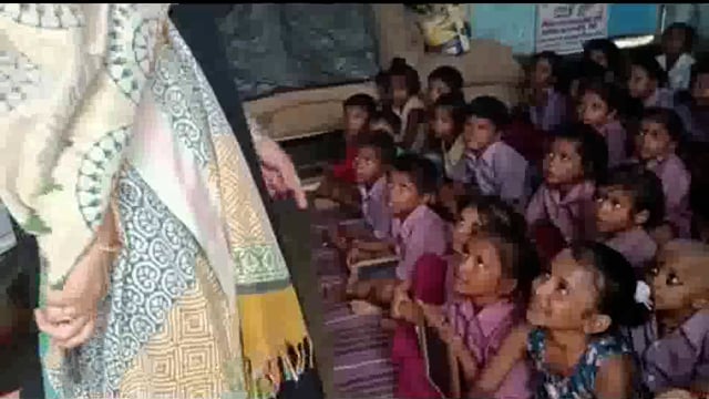 जमालपुर प्रखण्ड अन्तर्गत मध्य विद्यालय मालिक पट्टी फरदा में बच्चों की कम उपस्थिति देख भड़की एसडीओ।स्पष्टीकरण का दिया।
#@