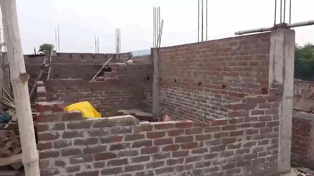 बदमाशो ने निर्माणाधीन भवन को किया क्षतिग्रस्त।धरहरा थाना क्षेत्र के अमारी में बदमाशों ने लाखों रू0का रा मटेरियल ले भागा#