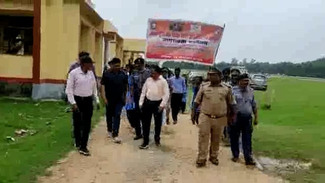 वन विभाग ने वृक्षारोपण को लेकर लोगों को किया जागरूक 