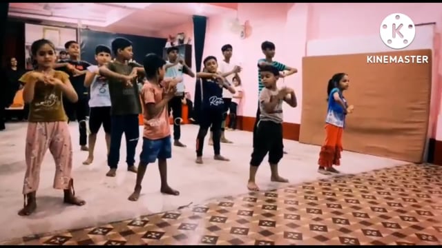 बड़ी दुर्गा मंदिर प्रांगण में खड़गपुर महोत्सव आज जोर -शोर से की जा रही है कार्यक्रम की तैयारी