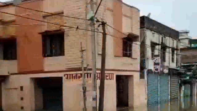 झंझारपुर में जलजमाव की समस्या हुई गंभीर, लोगों में भारी आक्रोश