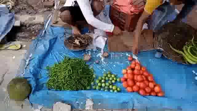 प्रतिबंधित सिंगल यूज़ पॉलिथीन का सिधौली के साप्ताहिक बाजार में हो रहा जमकर उपयोग जिम्मेदार बेखबर
