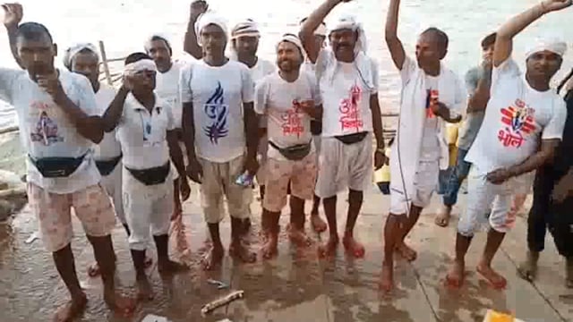 बरियाघाट से सीटी बजाते शिवद्घार निकले डाक बम

