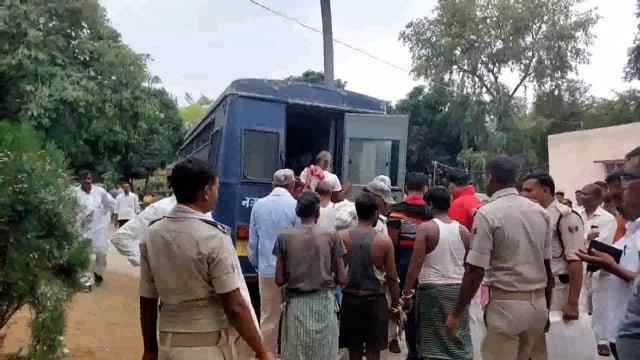 पुलिस ने सिरदला के विभिन्न गांव में छापेमारी कर विभिन्न मामलों में 9 लोगों को गिरफ्तार कर भेजा जेल