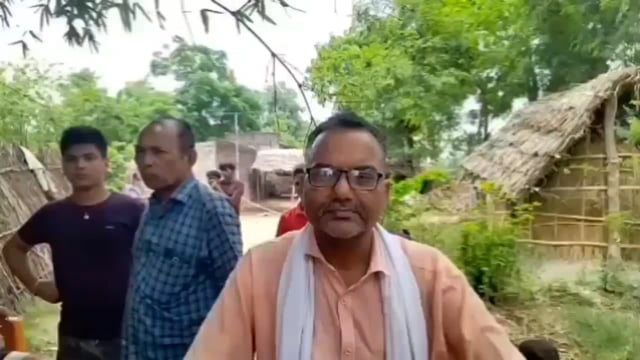 तरबगंज : होल्लापुर में गहमागहमी के बीच लेखपाल राकेश कुमार गुप्ता ने की पैमाइश