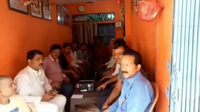 चुनार मिर्ज़ापुर: प्रधानमंत्री नरेंद्र मोदी के मन की बात कार्यक्रम को सुनें सैकड़ों भाजपाई