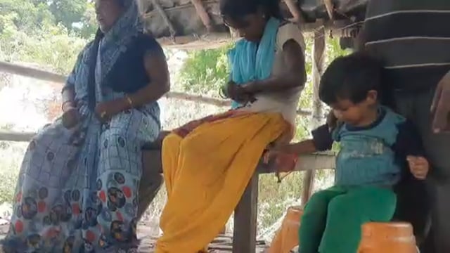 नवाबगंज नगवा में महिला से पड़ोसी ने की गाली गलौज व मारपीट महिला ने दी तहरीर