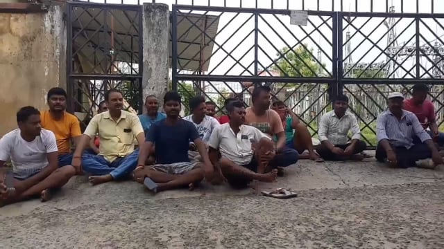 उपभोक्ताओ ने धरहरा विद्युत ग्रिड  मे जड़ा ताला
धरहरा मुंगेर : बिजली की परेशानी ने प्रखंड के लोगों की समस्या बढ़ा दी है । 