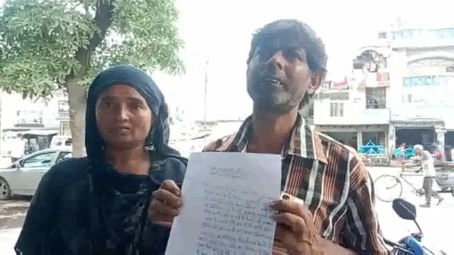 थाना खतौली पहुंचे युवक ने अपनी लड़की की बरामदगी के संबंध में दी तहरीर।