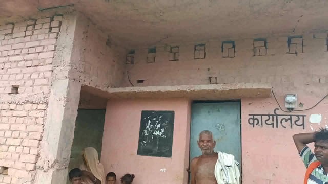 प्राथमिक विद्यालय गौसपुर के ग्रामीणों ने विद्यालय की व्यवस्था पर उठाई आवाज