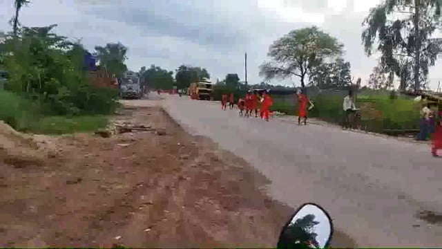 श्री श्री १०८ नाम वाले के भक्तों ने काँवरियों के लिए जगह जगह किया जलपान कि व्यवस्था

पुलिस प्रसासन दिखा मुस्तैद
